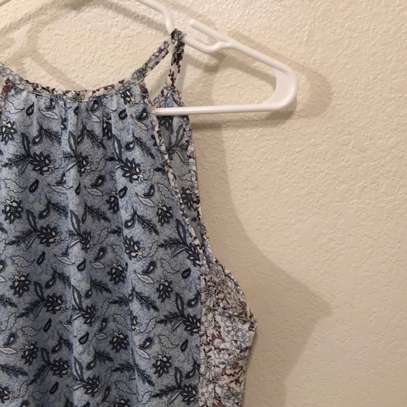 Small blue and white flower pattern blouse - Picture 7 of 8